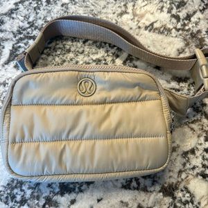 Lululemon Everywhere belt bag Trench color